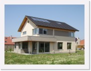 IMGP1060 * Op deze zonnige zomerdagen doet onze luifel goed dienst: de zon komt de woonkamer niet in.