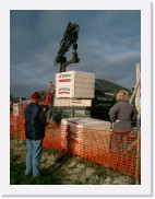 IMGP1932 * Levering van de stenen voor het parament.