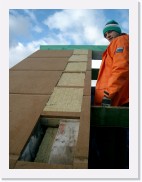 IMGP2972 * Vooraleer de onderdakplaten bevestigd worden, 
wordt op de bovenkant van de binnenmuur nog een laag rotswol geplaatst.
