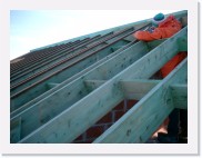 IMGP3018 * Ook de linkerdakhelft wordt voorbereid om de onderdakplaten (isolatie) te leggen.