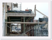 IMGP3070 * De luifel wordt bekleed met gevelsteen.