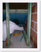 IMGP4096 * Om de verschillende papiervlakken luchtdicht met elkaar te verbinden worden de naden met tape afgeplakt.