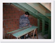 IMGP4099 * Houten latjes houden de proclima op z'n plaats wanneer de papiervlokken ingespoten zullen worden.