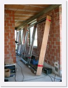 IMGP4818 * De profielen voor de schuiframen hebben bijna hun defintieve plaats gekregen.