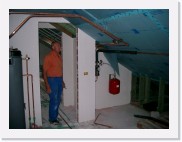 IMGP4942 * Op zolder verschijnen ondertussen de eerste leidingen aan het plafond. Vandaag werden de zonnecollectoren en de pompgroep op de boiler aangesloten.