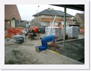 IMGP5107 * Vandaag leggen we onder de luifel een laag argexkorrels.