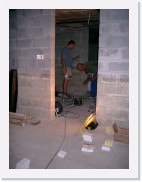 IMGP5384 * Ondertussen plaatsen we de schakelaars in de kelder.