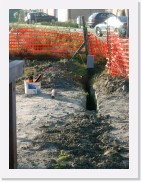 IMGP5476 * We leggen de distributiekabel op z'n plaats.